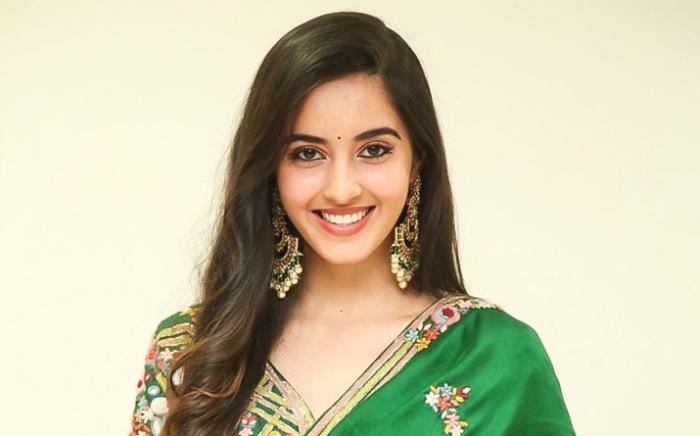 Simratt Kaur Net Worth, Lifestyle, Age, Height, Weight, Family, Wiki ...