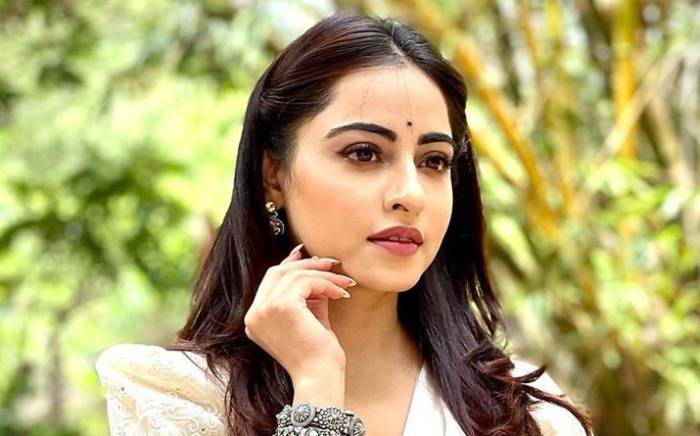 Niyati Fatnani Age: Know Her Height, Weight, Net Worth, Family, Wiki, Measurements, Biography & Facts – Celebritymore.com